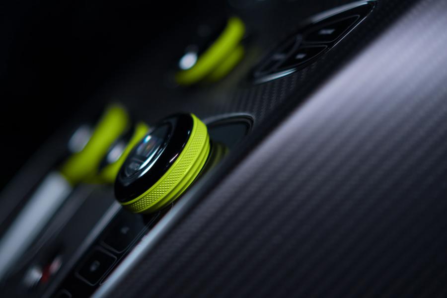 Детали интерьера Aston Martin Rapide AMR 2017 года  (фото 32 из 32)